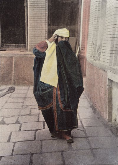 Persane En Costume De Ville - European Photographer